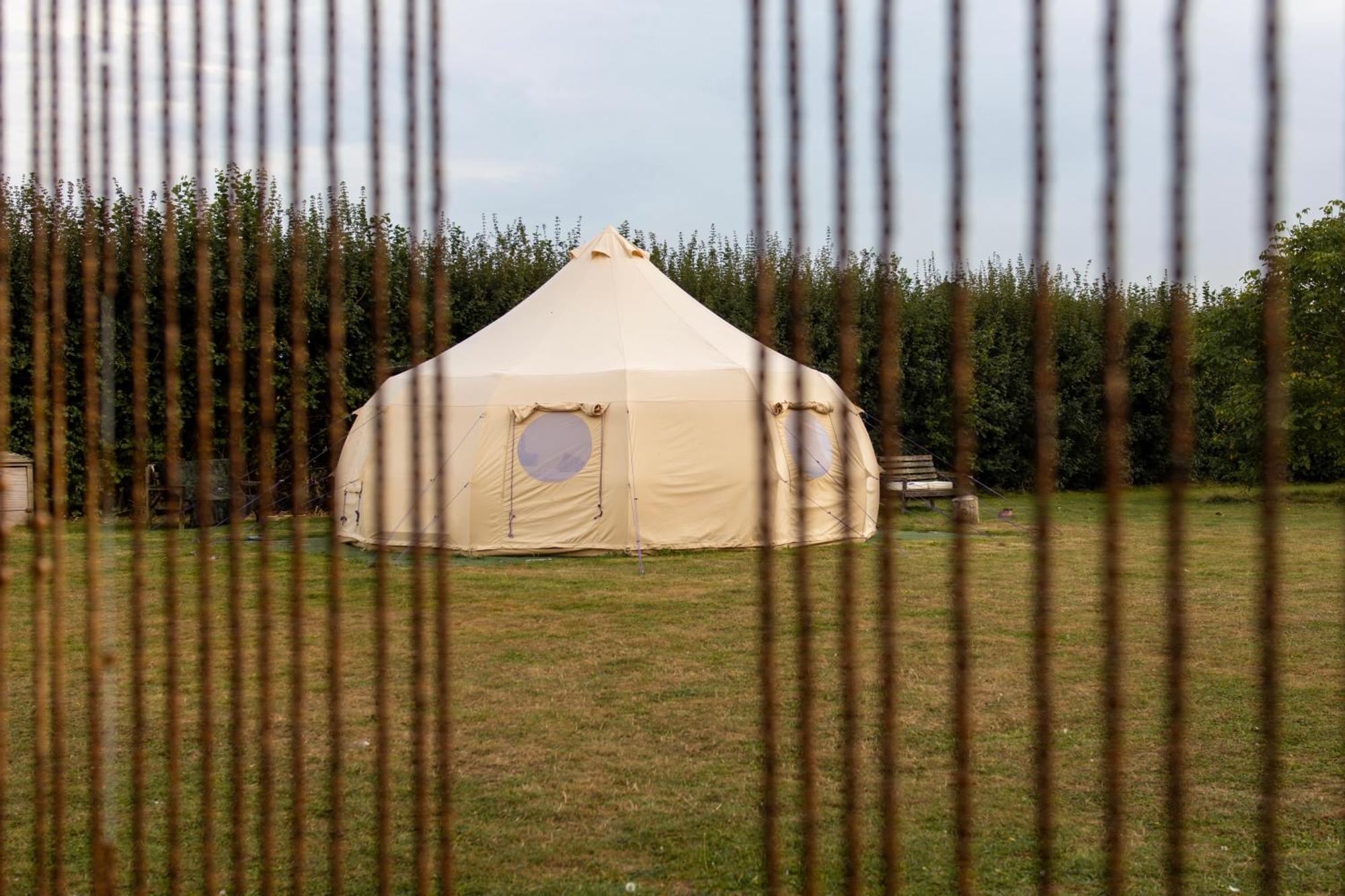 Hotel The Follies Glamping Maidstone Exterior foto